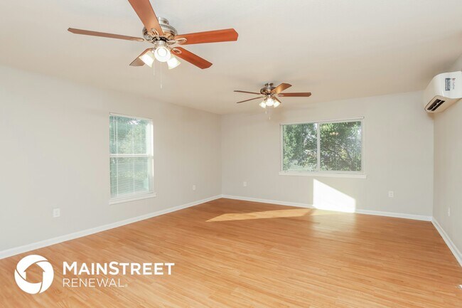 Photo - 2097 Beekman St NE