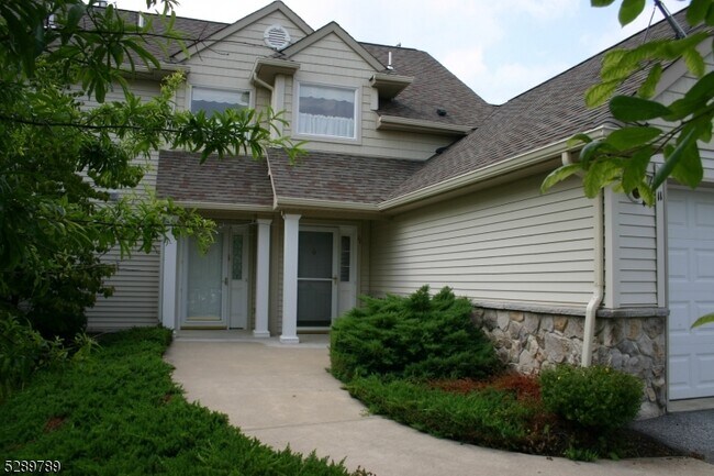 Photo - 9 Beardslee Cir Condo Unit 9
