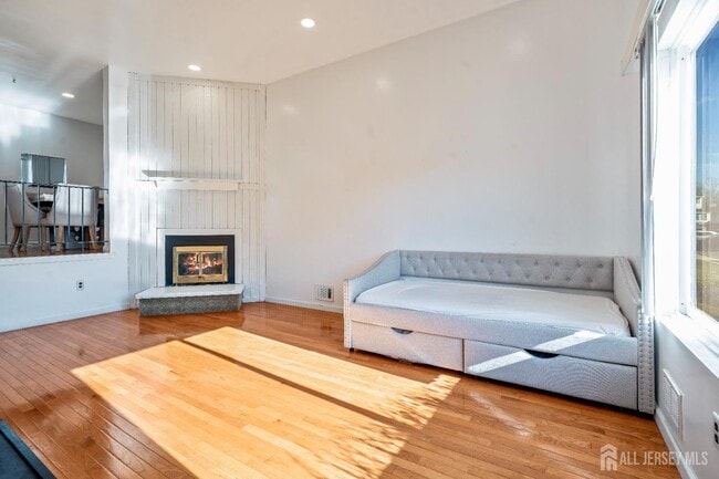 Photo - 424 Middlewood Rd