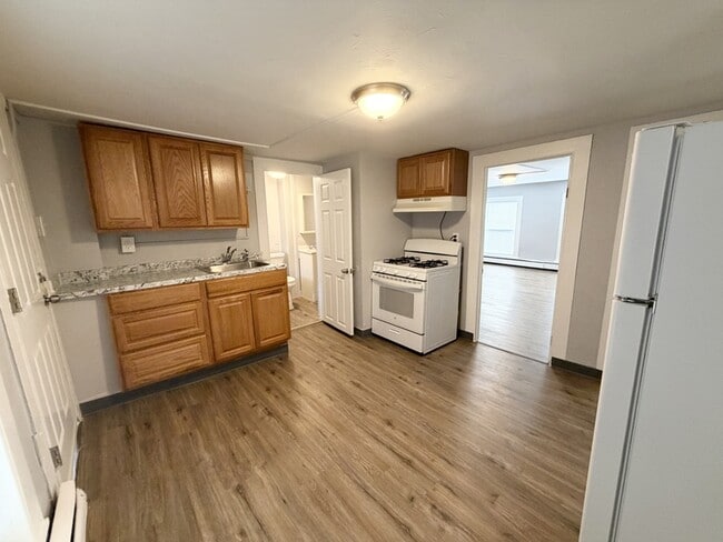 Building Photo - 12 Cottage St