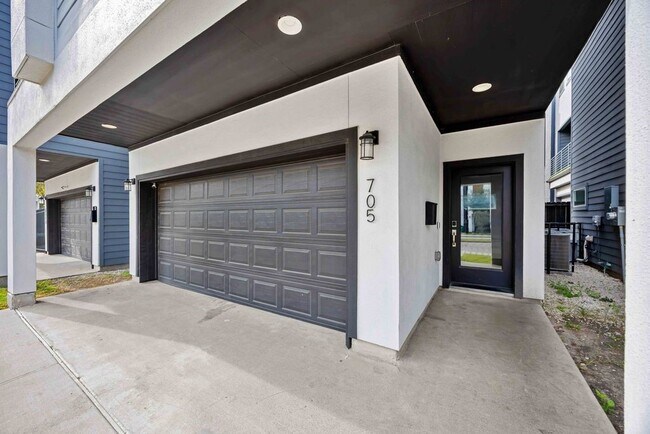 Photo - 705 Gregg St