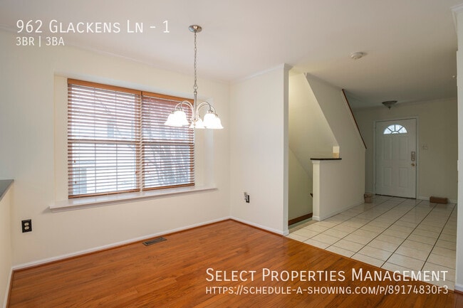 Photo - 962 Glackens Ln