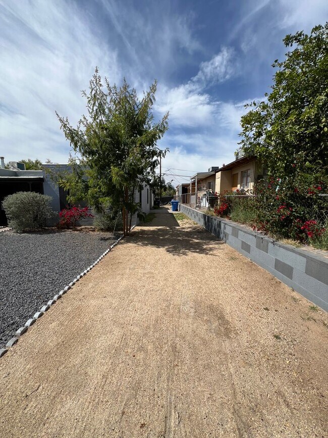 9502 N 2nd Pl