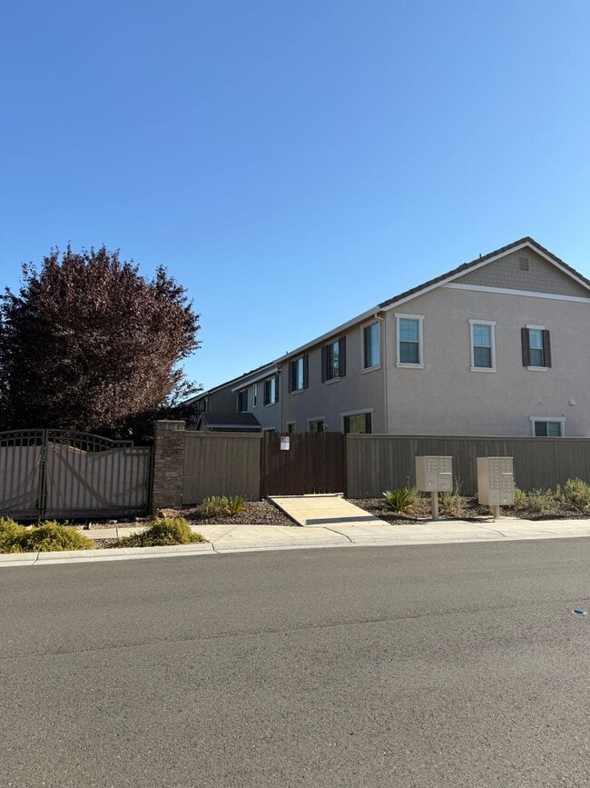 Photo - 3223 Le Bourget Ln