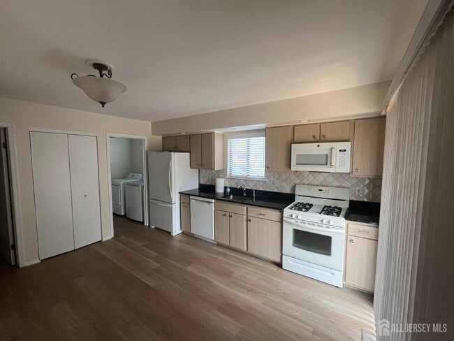 16 Wisteria Ct