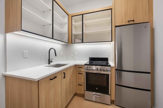 Photo - 321 E 17th St Unit 3A