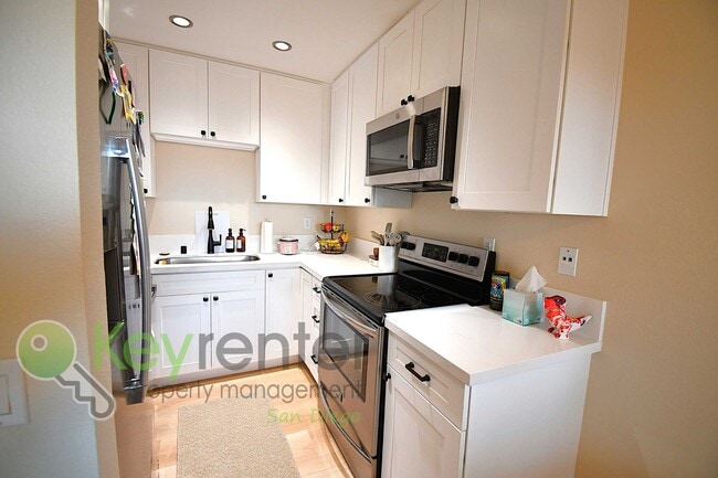 Photo - End-Unit Newly Remodeled Townhome in Clair...