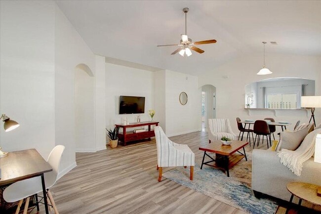 11 Summer Lake Way