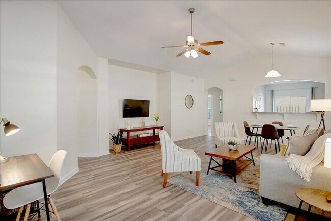 Photo - 11 Summer Lake Way