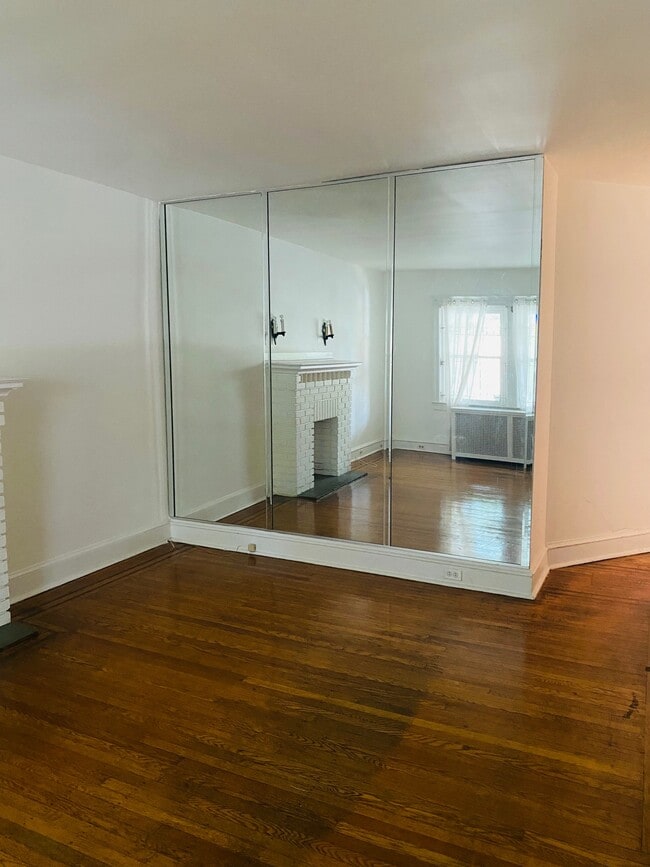 Photo - 882 Corinthian Ave