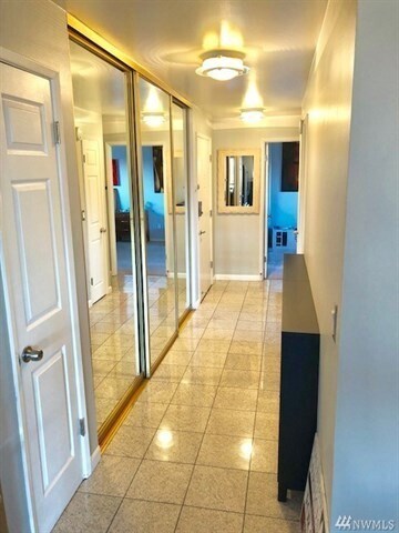 Photo - Furnished 2 bedroom Condo with view of Lake Union Unit 301