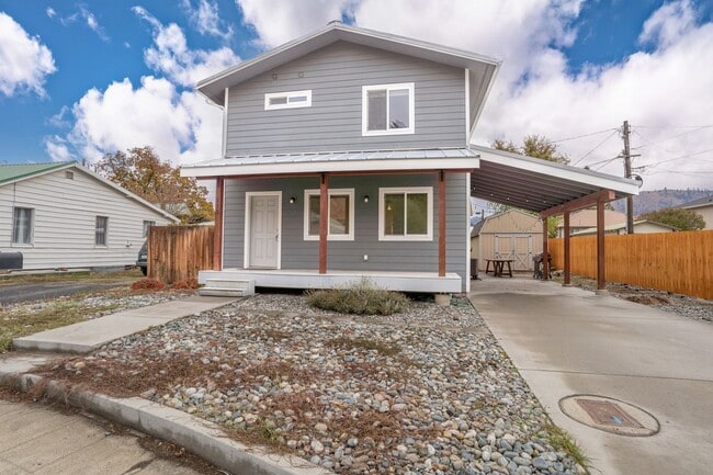 Building Photo - 3 Bedroom, 2 Bathroom Home with Full Finished Basement