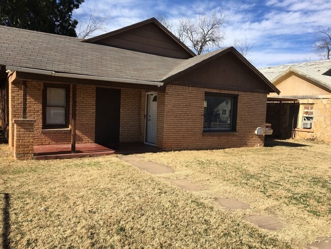 Building Photo - Very cute 2 Bedroom 1 Bath with Bonus Room. Rental