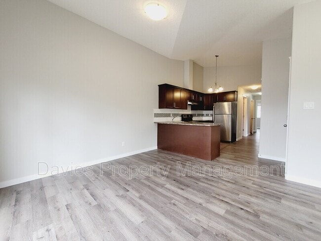 Photo - 12124-12122 122 St NW Unit MAIN
