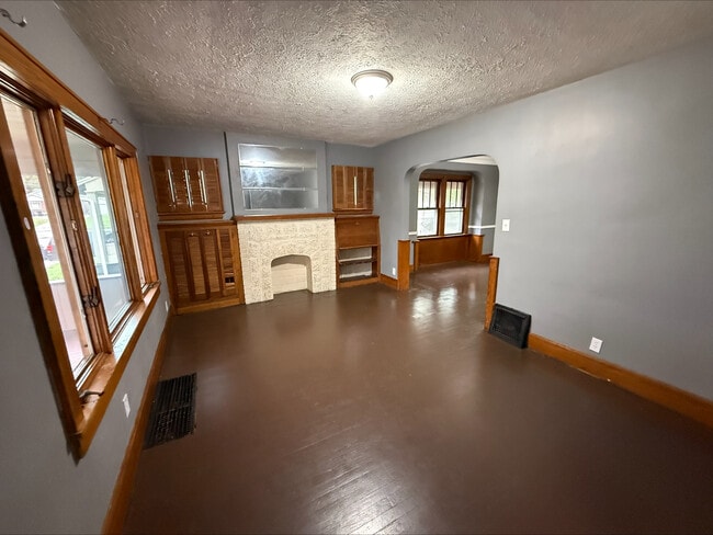 Photo - 140 Brighton Dr