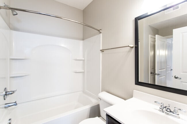 1BR, 1BA - 720 SF - Suite H