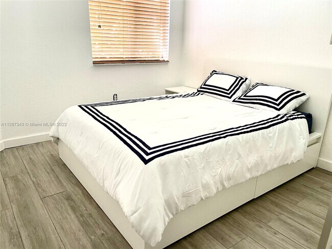 Photo - 7050 NW 177th St Unidad 202-11