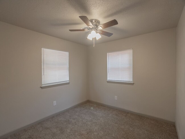 Photo - Charming 3 bedroom, 1.5 bath single-family home in a quiet northwest Oklahoma City neighborhood
