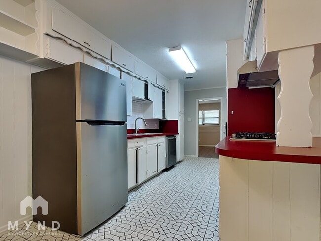 Photo - 605 Thompson Dr