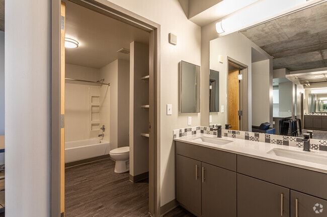 4BR, 2BA - 1,000 SF - Auraria Lofts