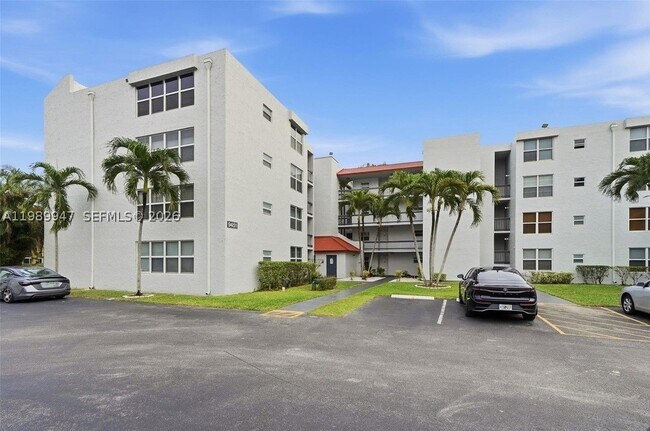 Building Photo - 9421 Evergreen Pl Unit 103
