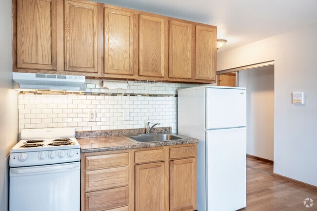 Standard Studio, 1BA - 400SF - Kitchen