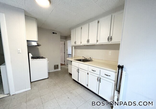 Building Photo - 103 Buttonwood St Rental
