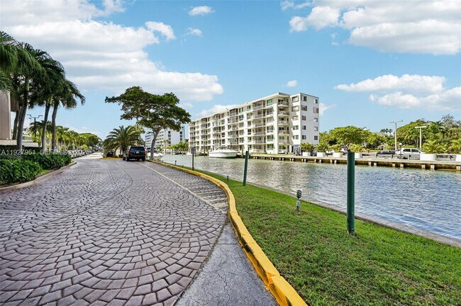 Photo - 1800 NE 114th St Unit 1004