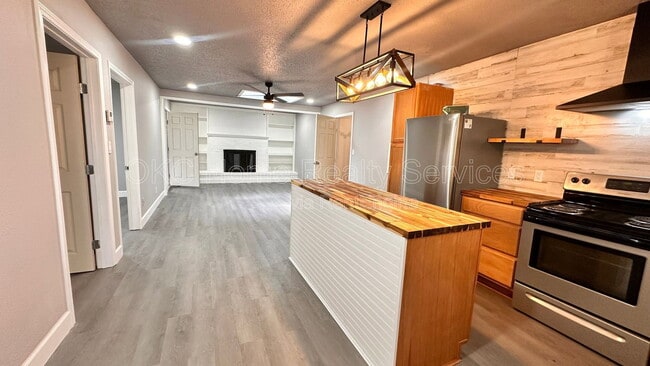 Photo - 1617 N Christine Dr