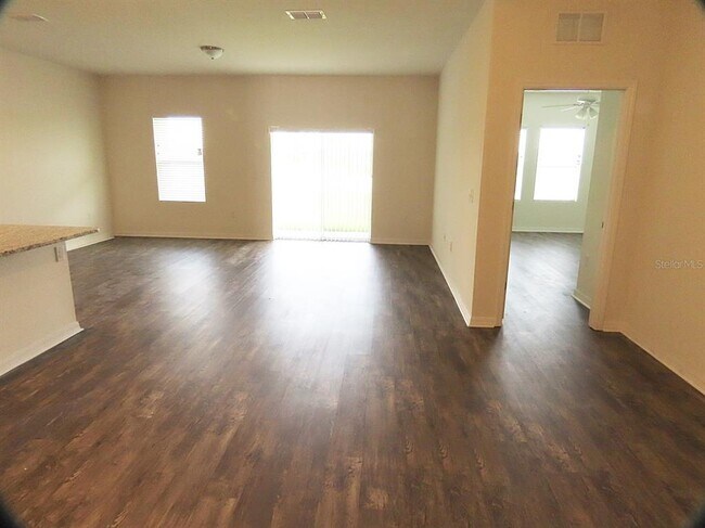 Photo - 3026 Nova Scotia Wy