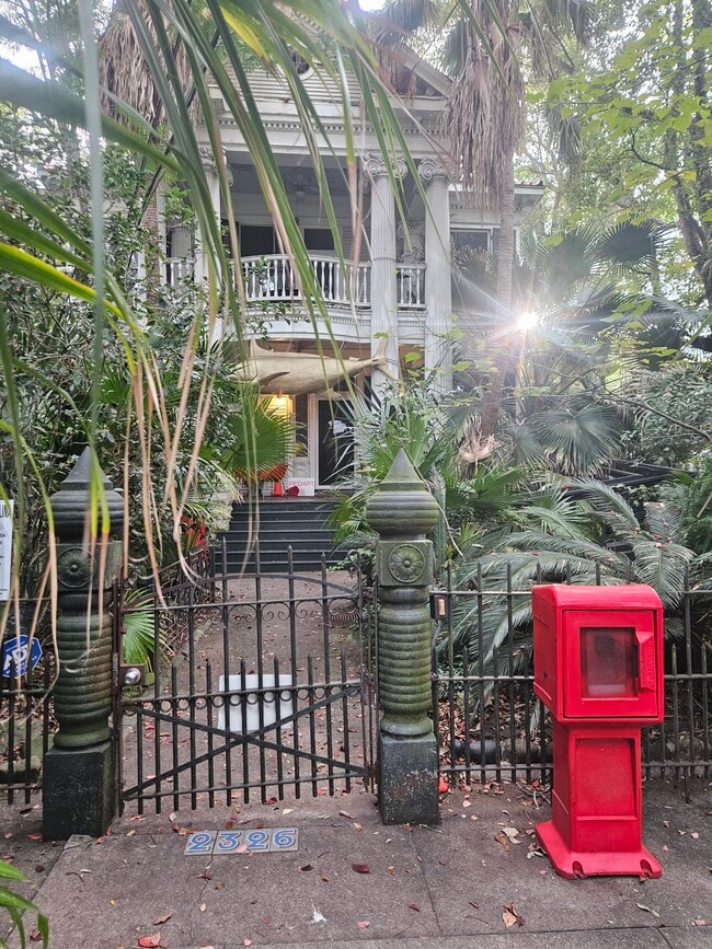 Building Photo - 2326 Esplanade Ave Unit 2326 Esplanade-Cottage