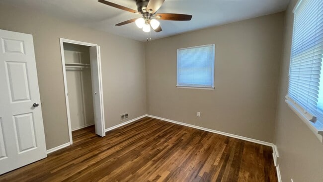 Photo - 6250 Buckingham Ave