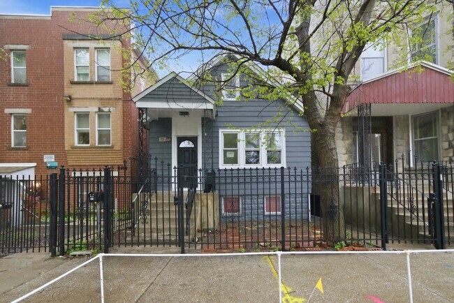 Building Photo - 1415 N Maplewood Ave