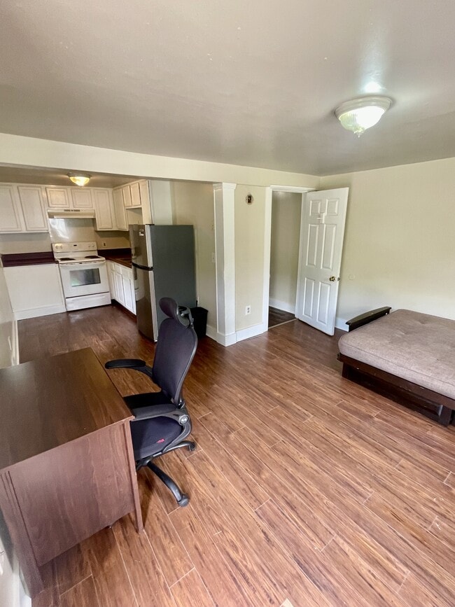 Building Photo - 952 Strouse Ave Unit B Rental