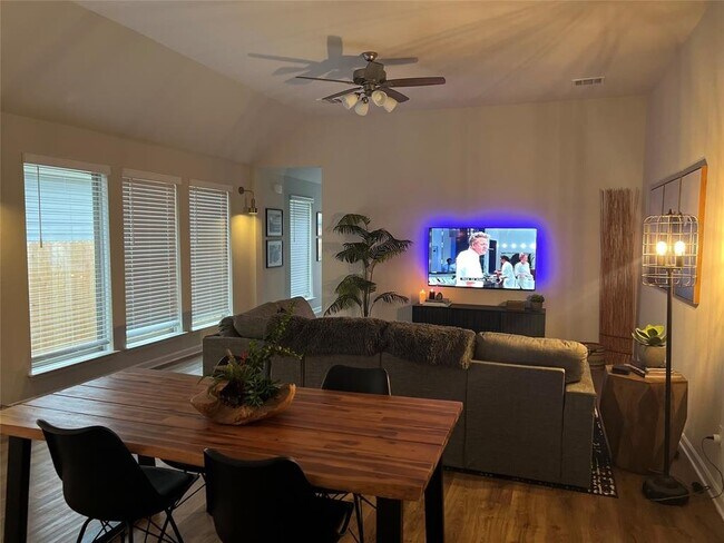 Photo - 428 Los Olives Ln