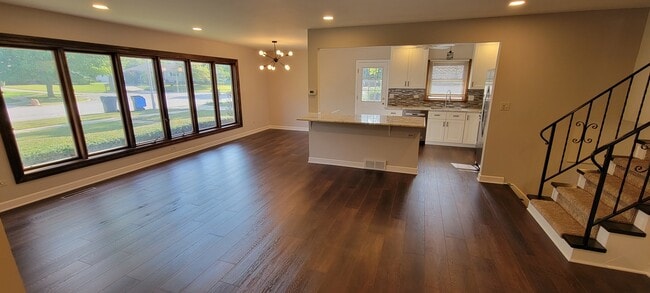 Photo - 608 Trent Ln