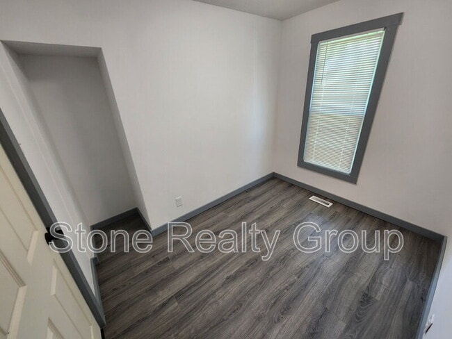 Photo - 1265 E High St