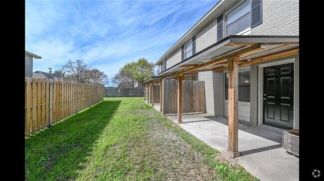 Building Photo - 1408 Summit St Unit B Rental