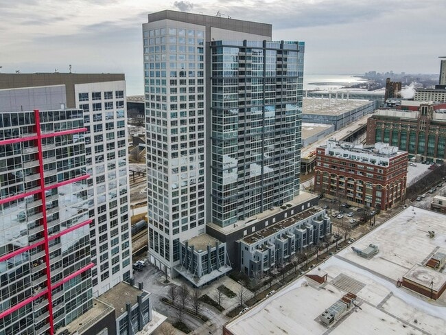 Building Photo - 1901 S Calumet Ave Unit 2612