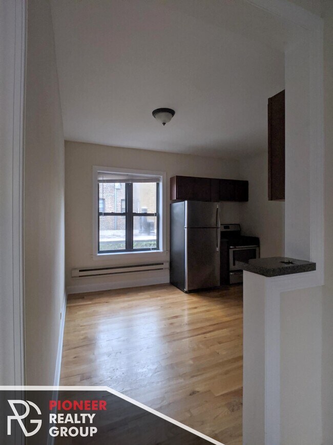 Photo - 3721 N Pine Grove Ave Unit 3720.5-W2