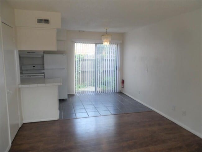 Photo - 2504 N Hudson Ave Unidad E