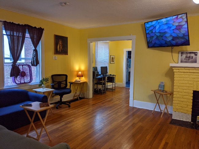 Photo - 28 Ravenscroft Dr