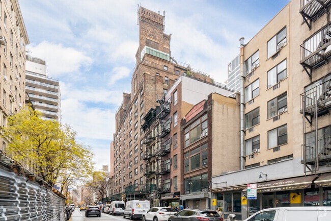 Photo - 140 E 28th St