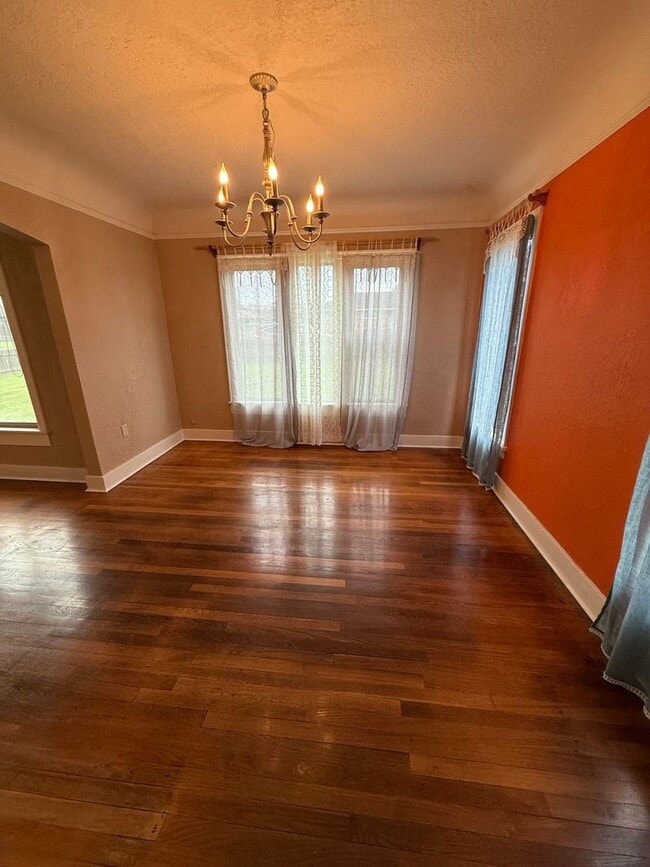 Photo - 3bd & 1 1/2ba with 2 Car Garage