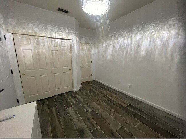 Photo - RARE STUDIO IN WONDERFUL CENTRAL BRENTWOOD COMMUNITY..ONE BEDROOM/BATH/KITCHENETTE