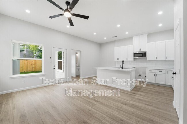 Photo - 4354 Clover St Unit A