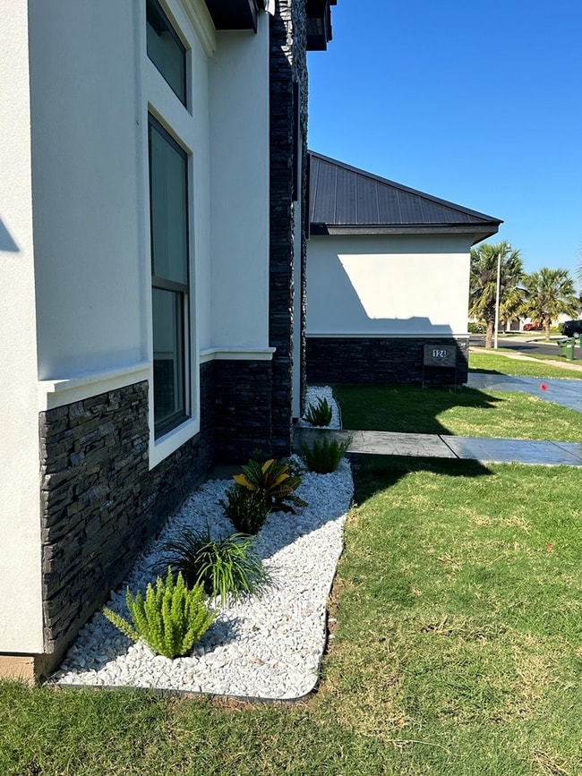 Photo - 124 Seagrape Ln