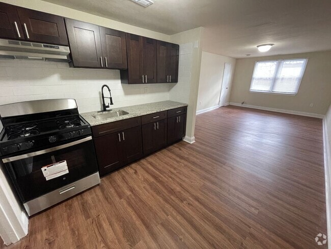 Building Photo - NEWLY RENOVATED 1 BEDROOM 1 BATHROOM APART... Rental