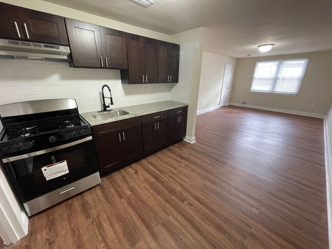 NEWLY RENOVATED 1 BEDROOM 1 BATHROOM APART... - NEWLY RENOVATED 1 BEDROOM 1 BATHROOM APART... Townhome