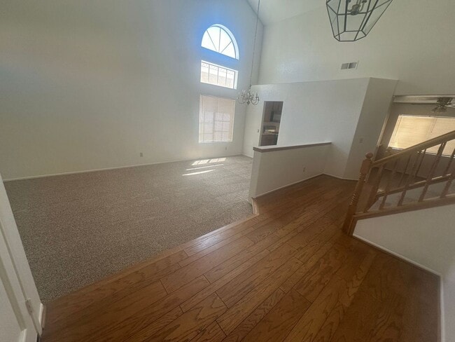 Photo - 5 BEDROOM, 2 STORY,SPACIOUS VICTORVILLE HOME! NEAR MALL!